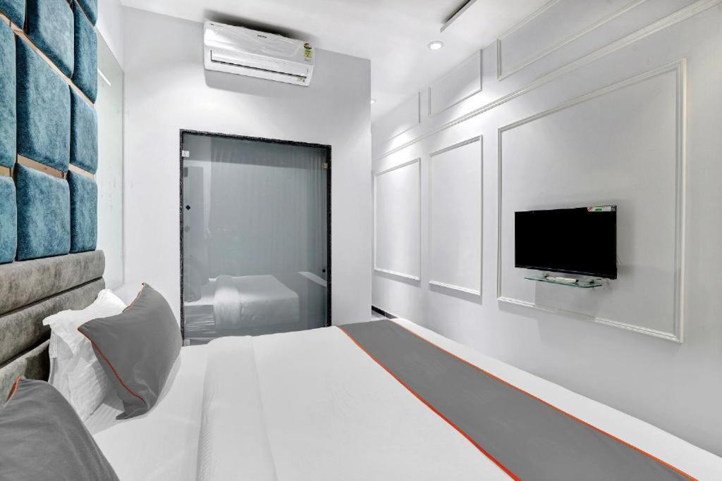 Hotel The Lowell Сурат Экстерьер фото