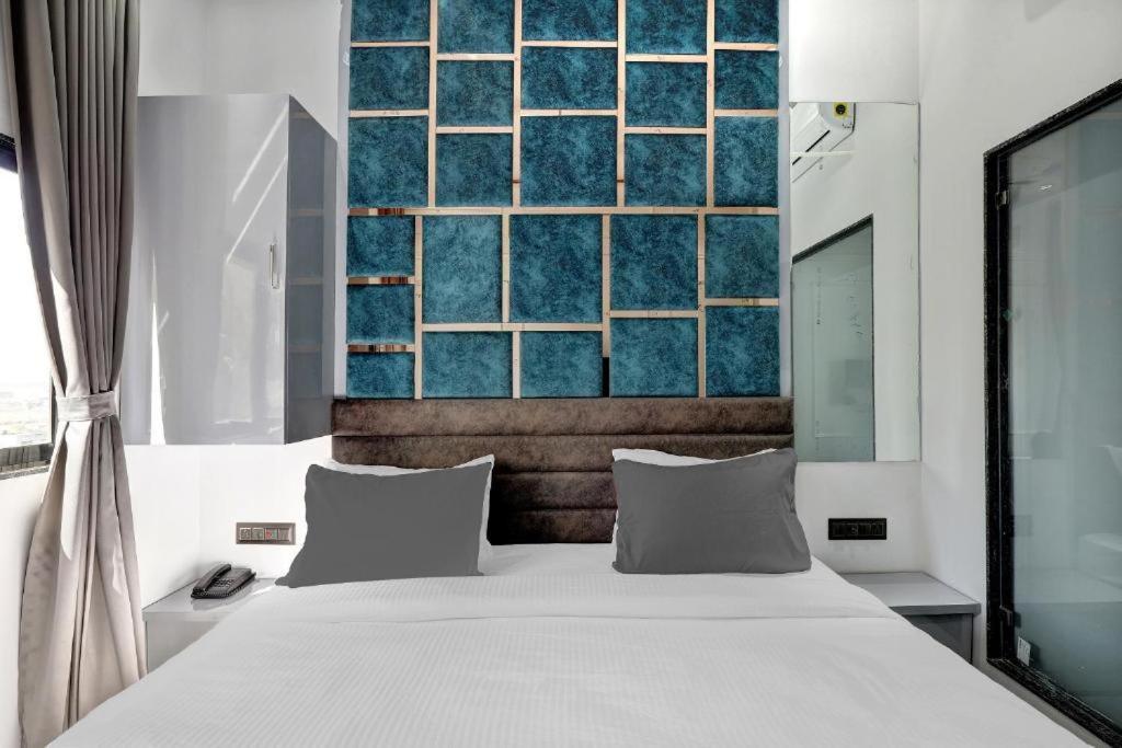 Hotel The Lowell Сурат Экстерьер фото