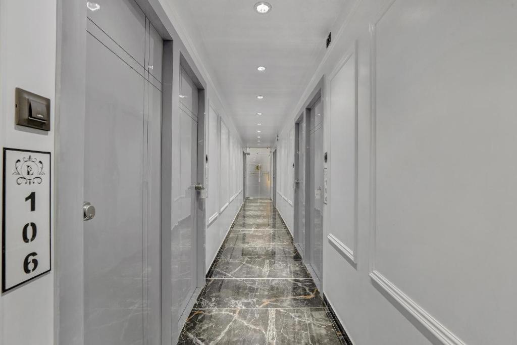 Hotel The Lowell Сурат Экстерьер фото